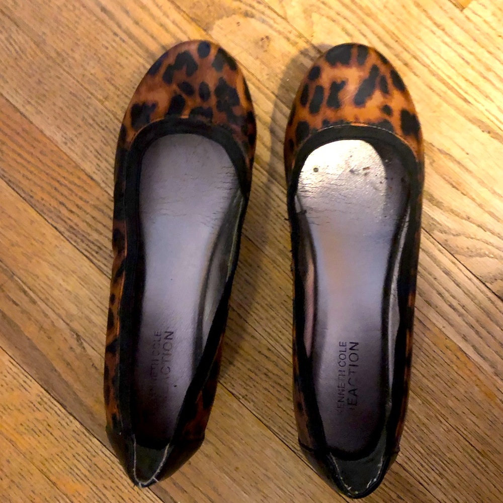 Classic and comfortable leopard flats